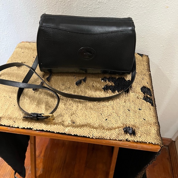 Vintage classic black Dooney and Burke pebble leather crossbody bag - Picture 2 of 7